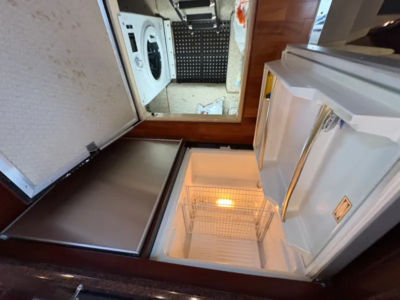 Slide: The Image of Sea Ray 500 Sedan Bridge 2005 - 99