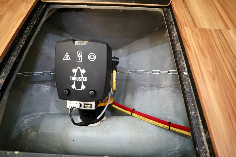 Slide: The Image of Bow thruster control in a 1999 Sea Ray Sundancer 460. - 25