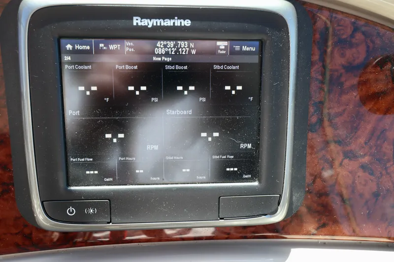 Slide: The Image of Raymarine display on 1999 Sea Ray Sundancer 460 boat. - 31