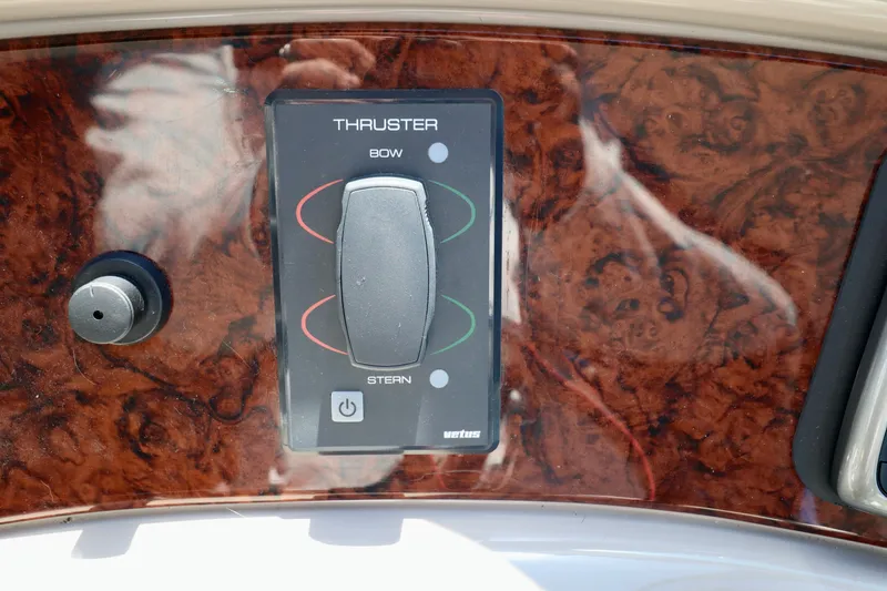 Slide: The Image of 1999 Sea Ray Sundancer 460 control panel with bow and stern thruster. - 32