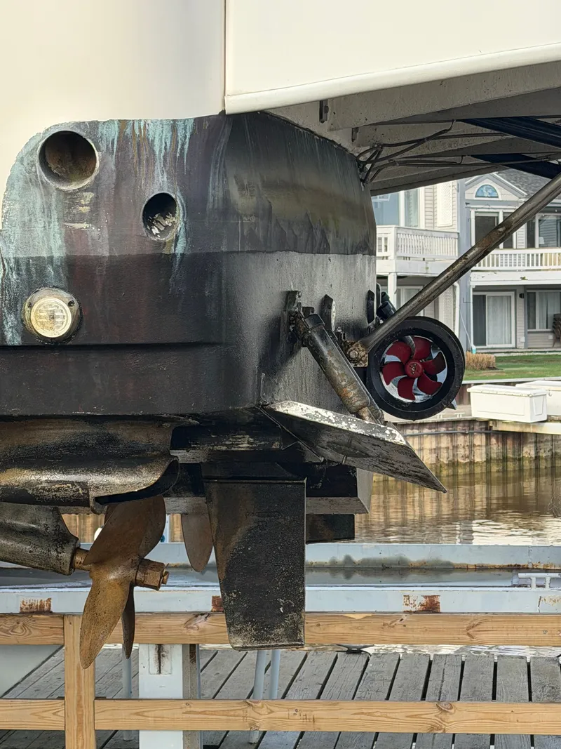 Slide: The Image of Rear view of a 1999 Sea Ray Sundancer 460 yacht on a dock. - 47