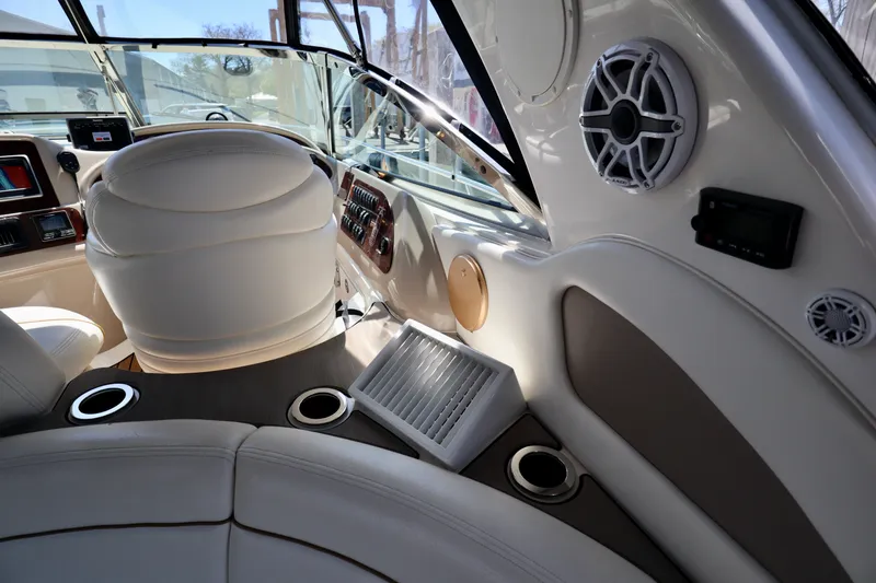 Slide: The Image of Interior of a 1999 Sea Ray Sundancer 460 yacht. - 34