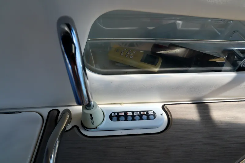 Slide: The Image of Control panel of 1999 Sea Ray Sundancer 460. - 7