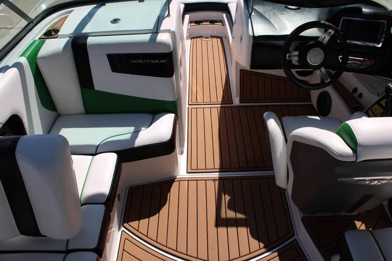 Slide: The Image of Nautique 210 Super Air Nautique 2016 - 15
