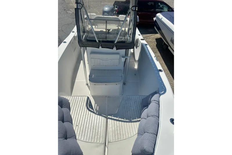 Slide: The Image of 2006 Sea Hunt Triton 220 boat interior with seating and console. - 40
