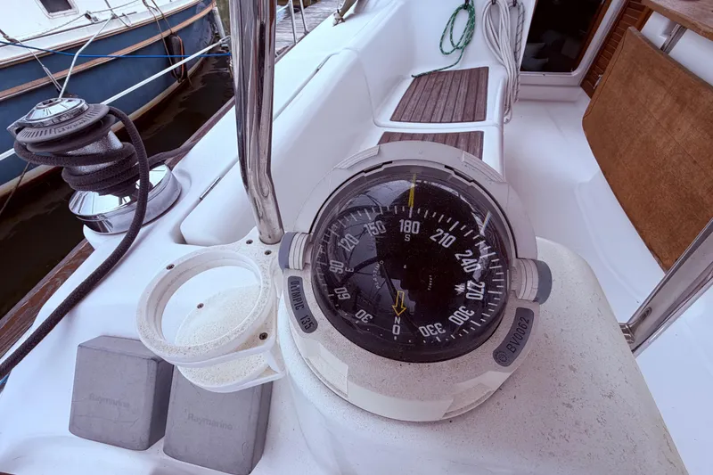 Slide: The Image of Compass on port helm - 25