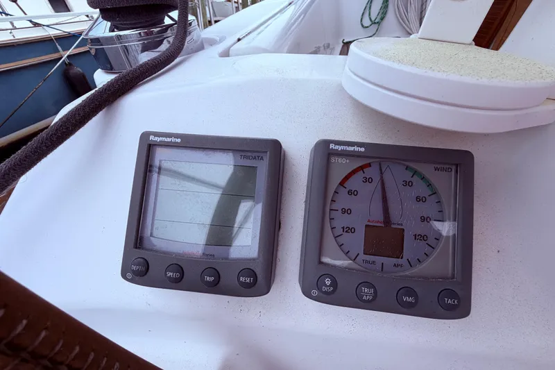 Slide: The Image of Raymarine instruments on 2009 Beneteau Oceanis 40 sailboat dashboard, displaying wind and speed data. - 30