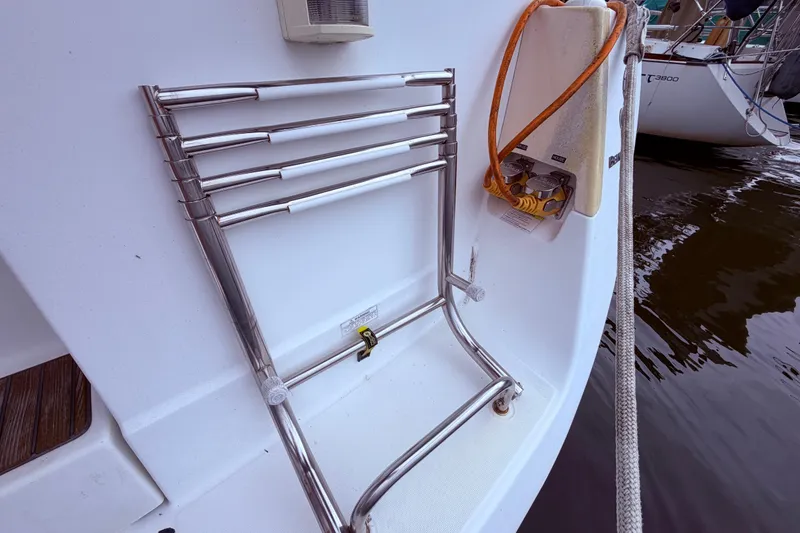 Slide: The Image of Stainless steel ladder on 2009 Beneteau Oceanis 40 yacht - 31
