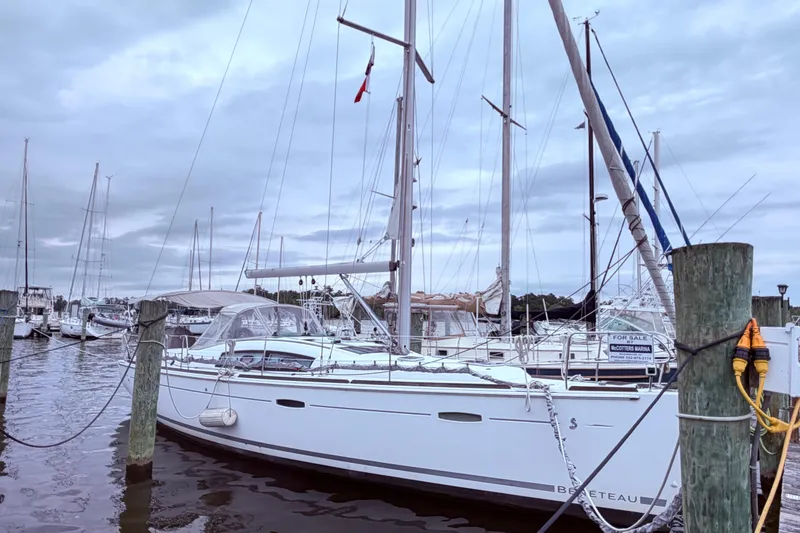 Slide: The Image of 2009 Beneteau Oceanis 40 - 4