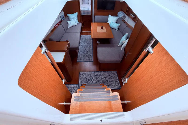 Slide: The Image of Cockpit table up & helm cushions - 40