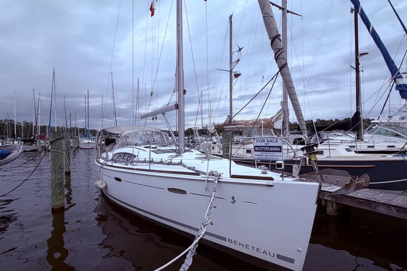 Slide: The Image of 2009 Beneteau Oceanis 40 - 5