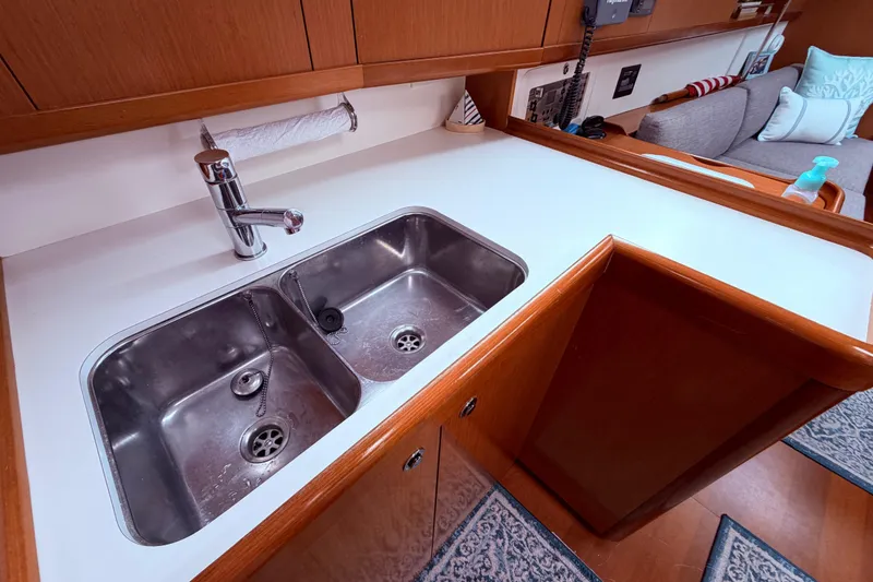 Slide: The Image of Spacious V berth accomodations - 53