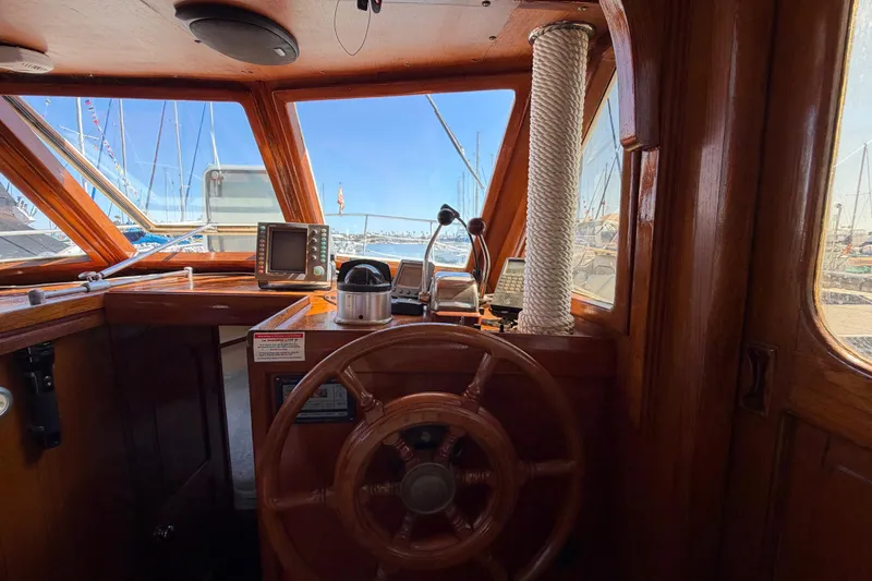 Slide: The Image of 1982 Lien Hwa 31 boat helm with wooden wheel and navigation equipment. - 35