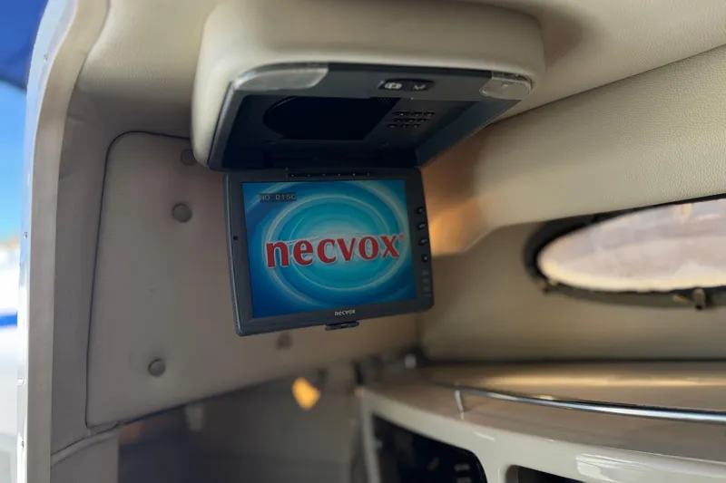 Slide: The Image of 2004 Chaparral Signature 260 interior with Necvox screen displaying "No Disc" message. - 32