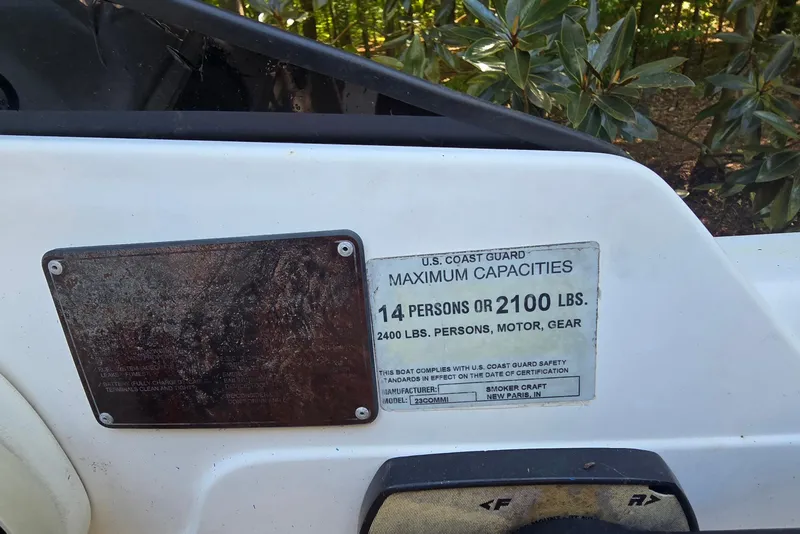 Slide: The Image of 2001 Smoker Craft 2310 Commander capacity plate, 14 persons or 2100 lbs, U.S. Coast Guard compliant. - 28