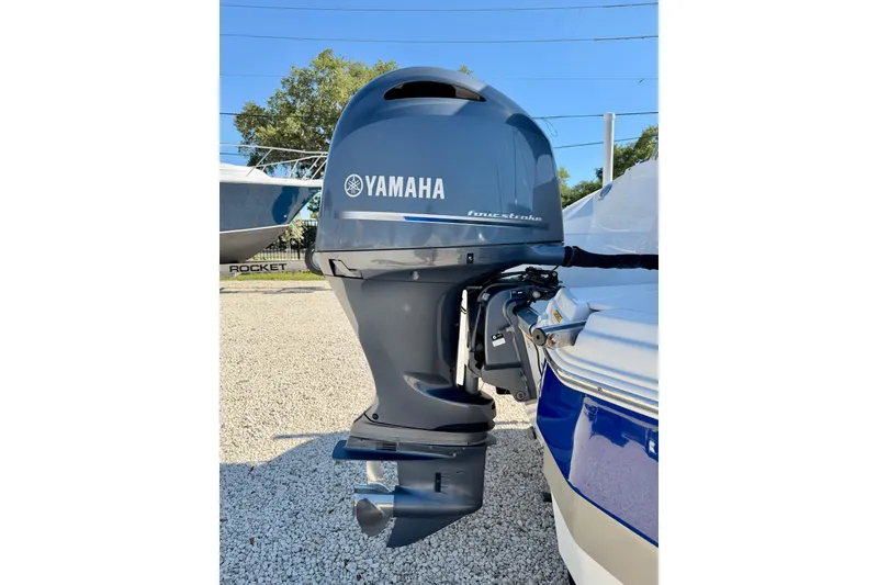 Slide: The Image of 2014 NauticStar 243DC Sport Deck with Yamaha four-stroke outboard motor. - 31