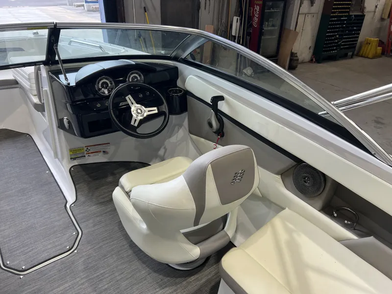 Slide: The Image of Four Winns HD 200 OB 2020 - 3