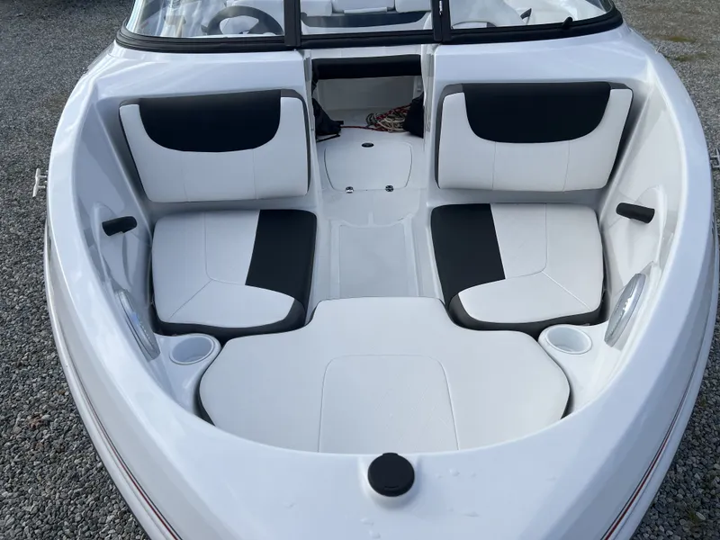 Slide: The Image of Tahoe 185 S 2023 - 6