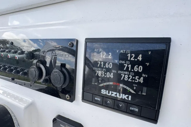 Slide: The Image of Control panel of 2022 Aquasport 2500 Center Console with Suzuki display. - 31