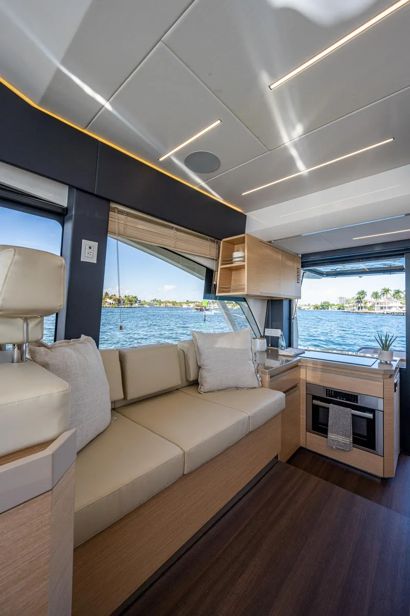 Slide: The Image of Greenline 45 Fly 2022 - 51