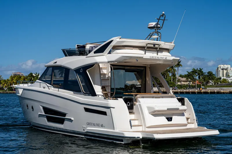 Slide: The Image of Greenline 45 Fly Yacht 2022 on water, modern design. - 8