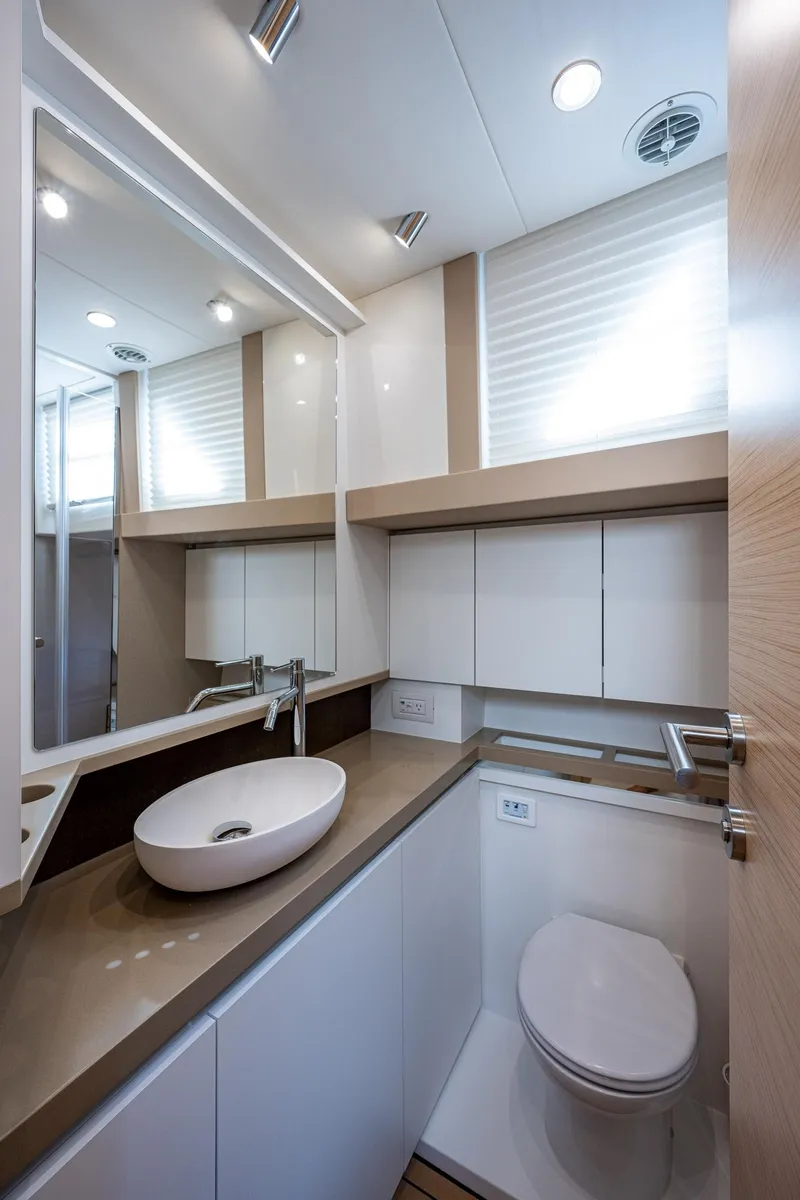 Slide: The Image of Greenline 45 Fly 2022 - 81