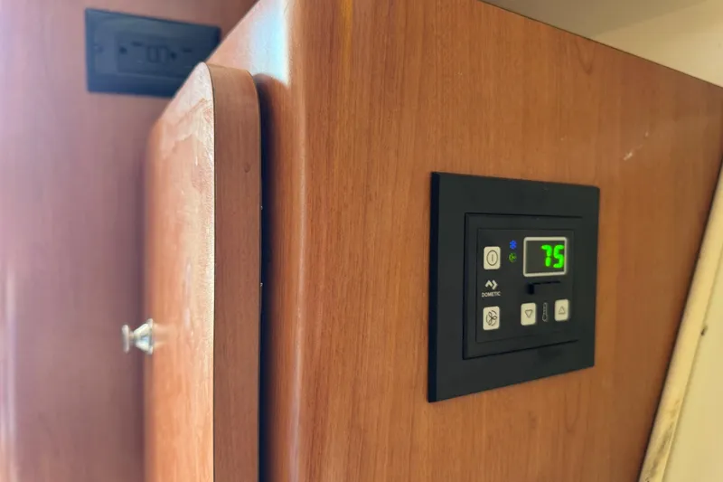 Slide: The Image of Digital control panel on 2006 Hydra-Sports Vector 3300 VX boat interior. - 13