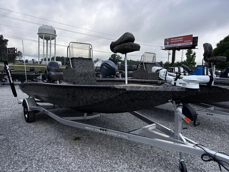 The Image of 2026 Xpress Hyper-Lift Bay Series H190B boat on trailer. - 1
