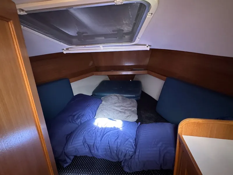 Slide: The Image of Catalina 36 MkII 2005 - 17