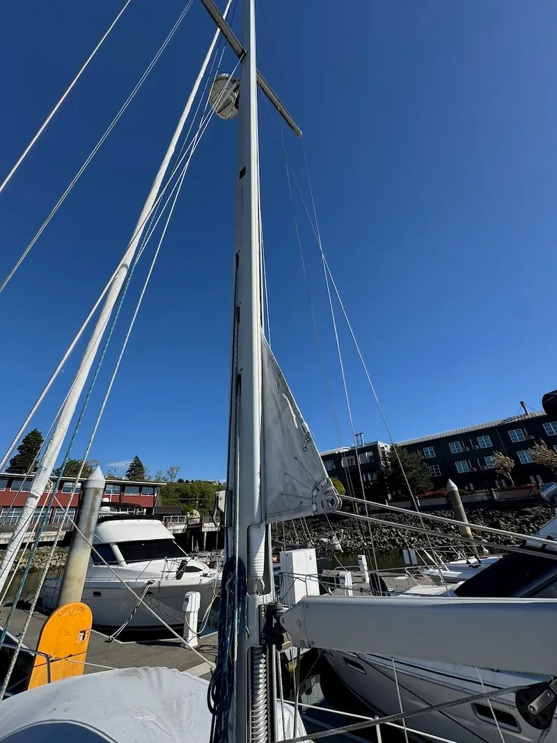 Slide: The Image of Catalina 36 MkII 2005 - 25