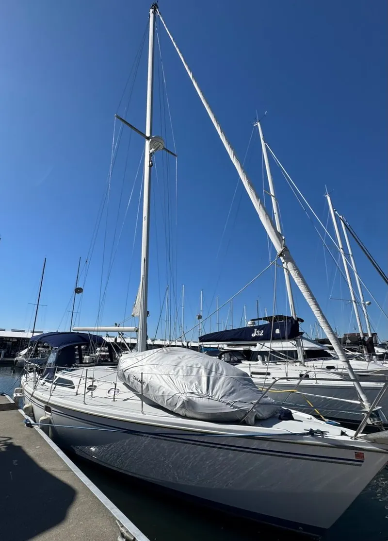 Slide: The Image of Catalina 36 MkII 2005 - 3