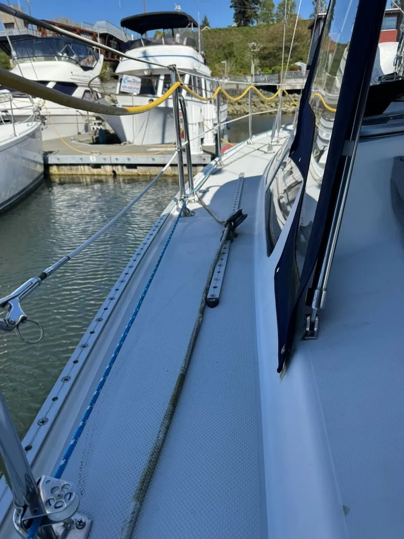 Slide: The Image of Catalina 36 MkII 2005 - 42
