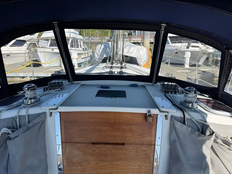 Slide: The Image of Catalina 36 MkII 2005 - 8