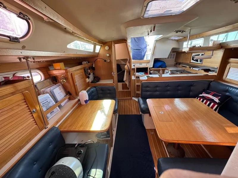Slide: The Image of Catalina 36 MkII 2005 - 9