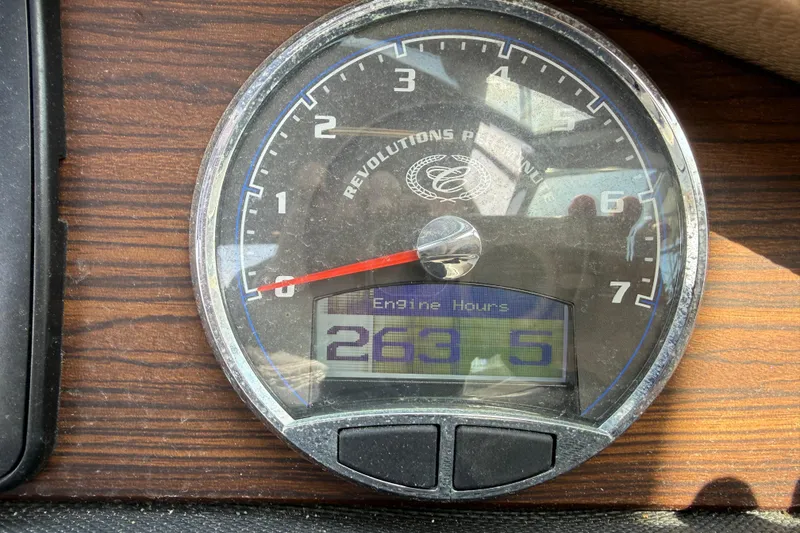 Slide: The Image of Tachometer of 2015 Cobalt 26SD showing 263.5 engine hours. - 13