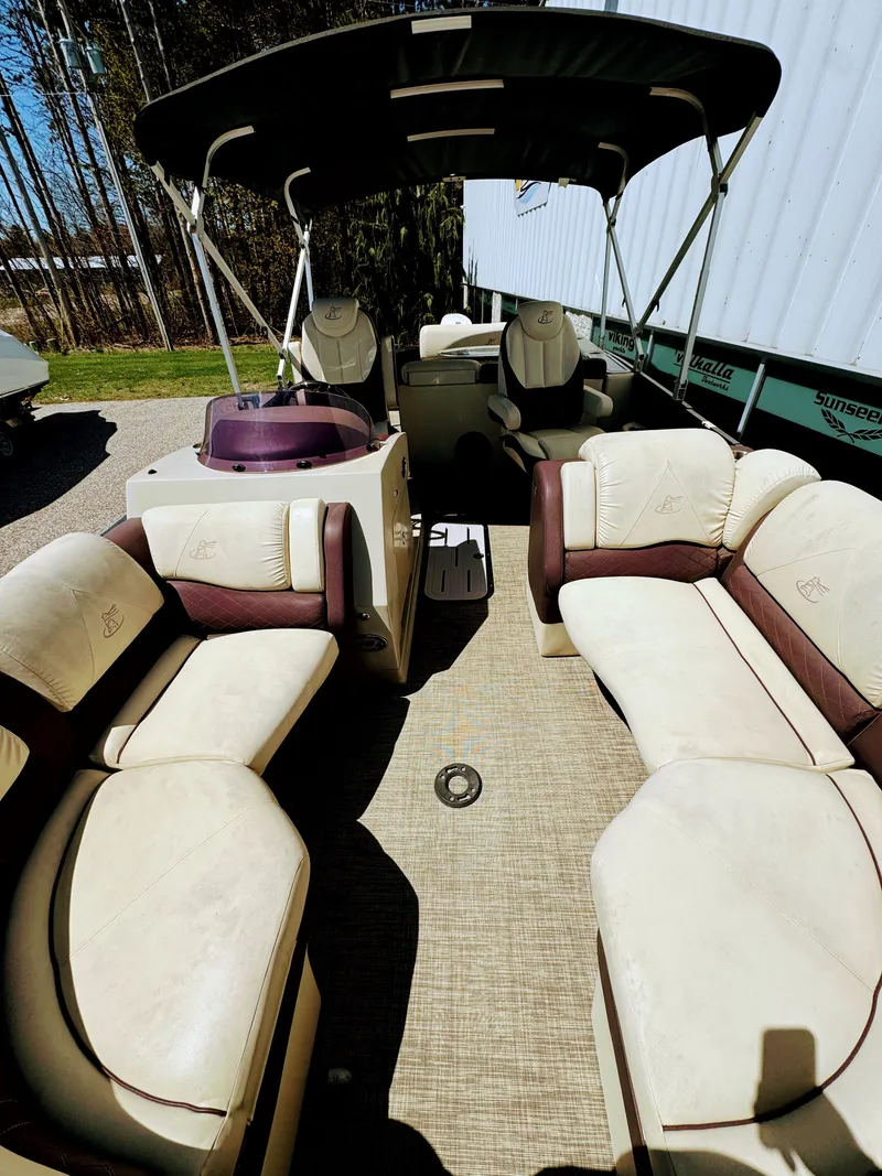 Slide: The Image of Misty Harbor 2385 Skye SL 2016 - 16