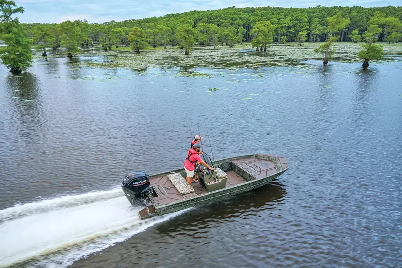 Slide: The Image of Tracker Grizzly 1860 CC 2026 - 56
