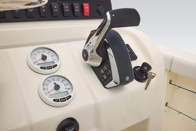 Slide: The Image of Mako 226 Center Console 2026 - 13