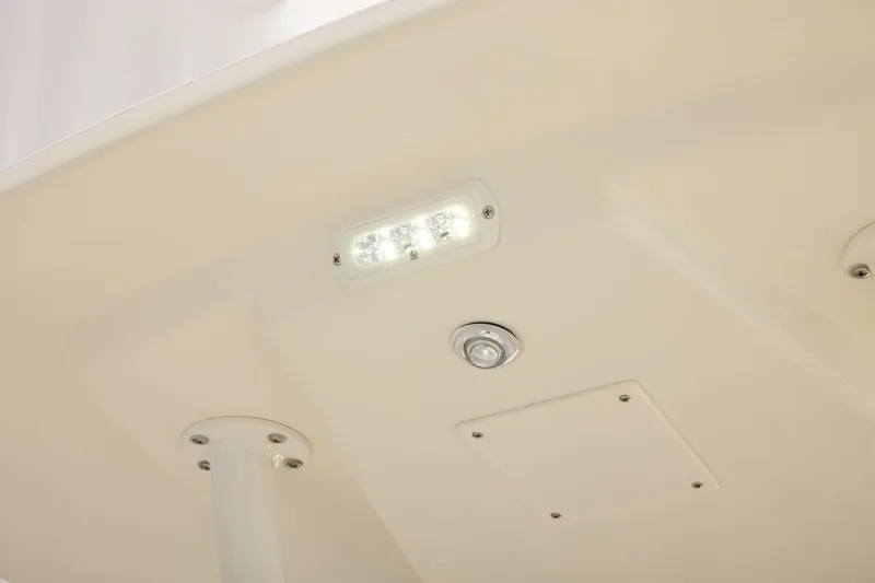 Slide: The Image of Mako 226 Center Console 2026 - 18