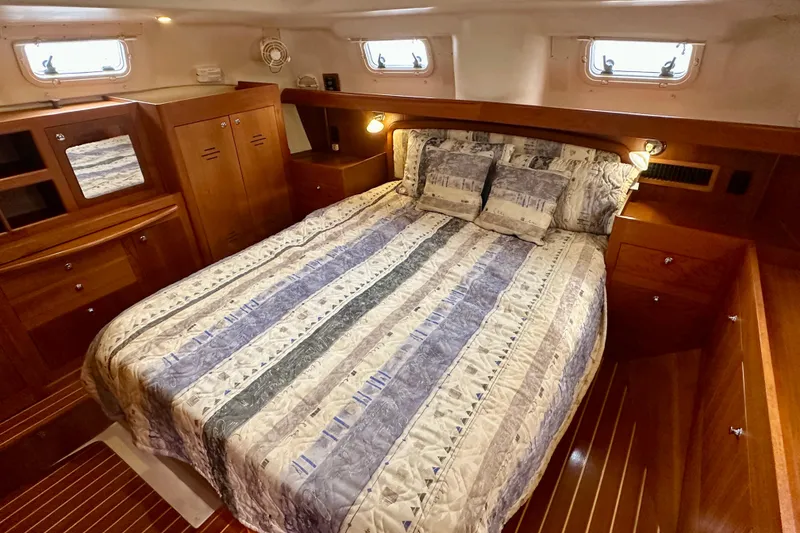 Slide: The Image of Luxurious cabin interior of 2002 Hunter Passage 420 yacht with cozy bedding. - 27