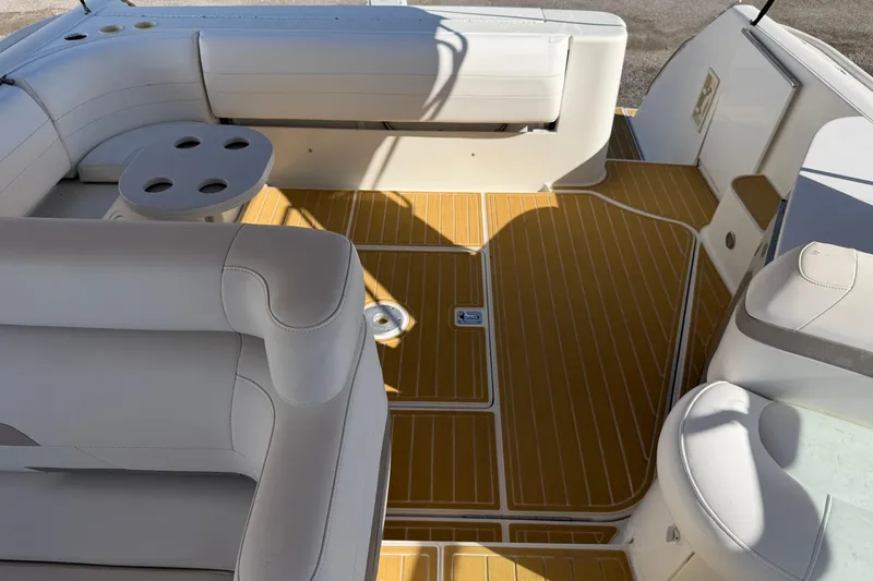 Slide: The Image of Luxurious seating area on a 2000 Formula 41 Performance Cruiser boat. - 19