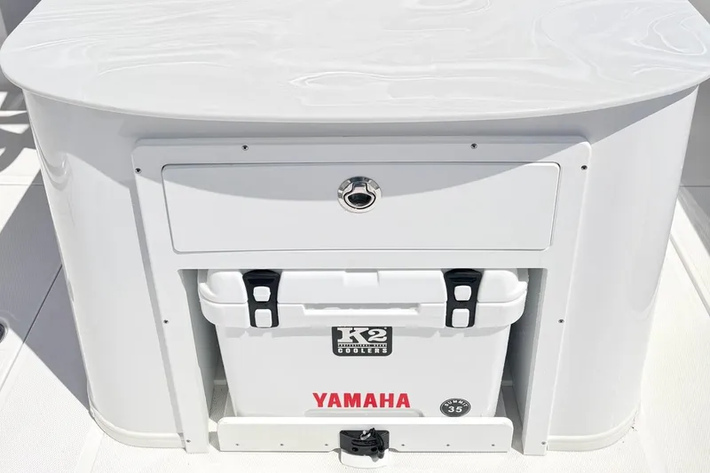 Slide: The Image of 2026 Seahunt Ultra 305 CB boat with K2 cooler and Yamaha branding. - 6