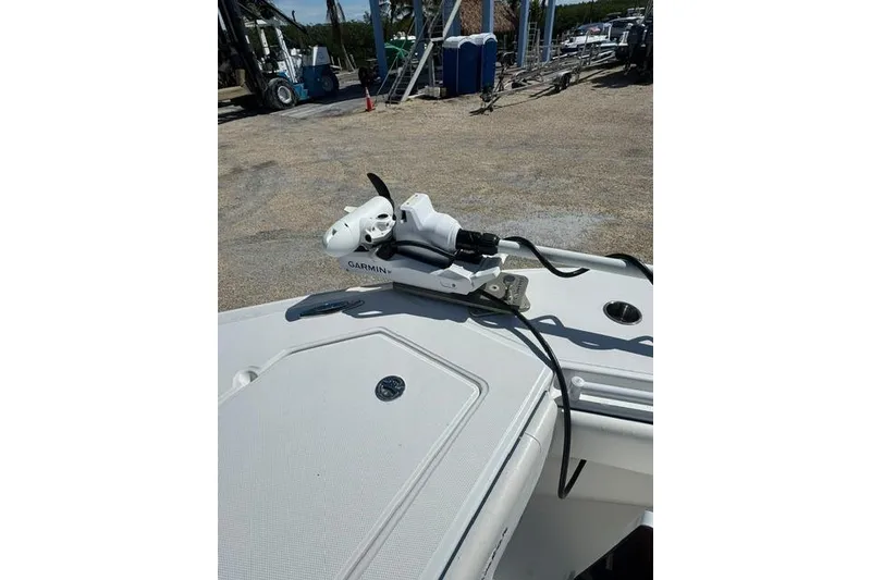 Slide: The Image of 2022 SeaHunter 28 Floridian boat with Garmin equipment on deck. - 10