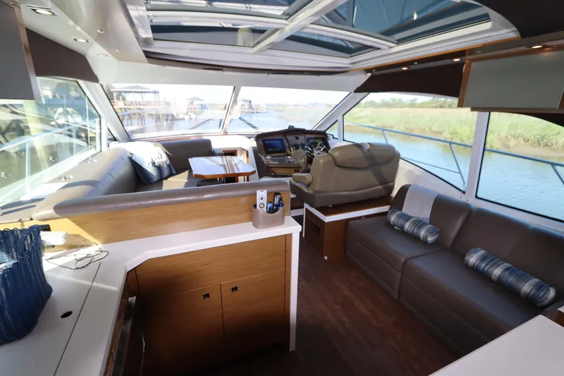 Slide: The Image of Interior of 2015 Cruisers Yachts 45 Cantius with luxurious design. - 15