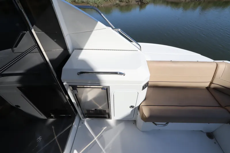 Slide: The Image of Interior of 2015 Cruisers Yachts 45 Cantius with seating area. - 28