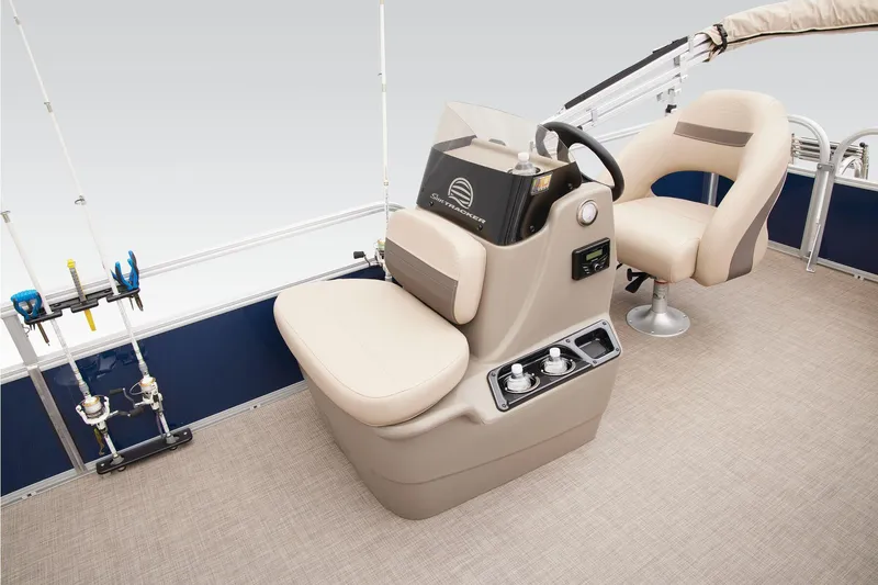 Slide: The Image of Manufacturer Provided Image: Sun Tracker BASS BUGGY 16 XL SELECT - 15