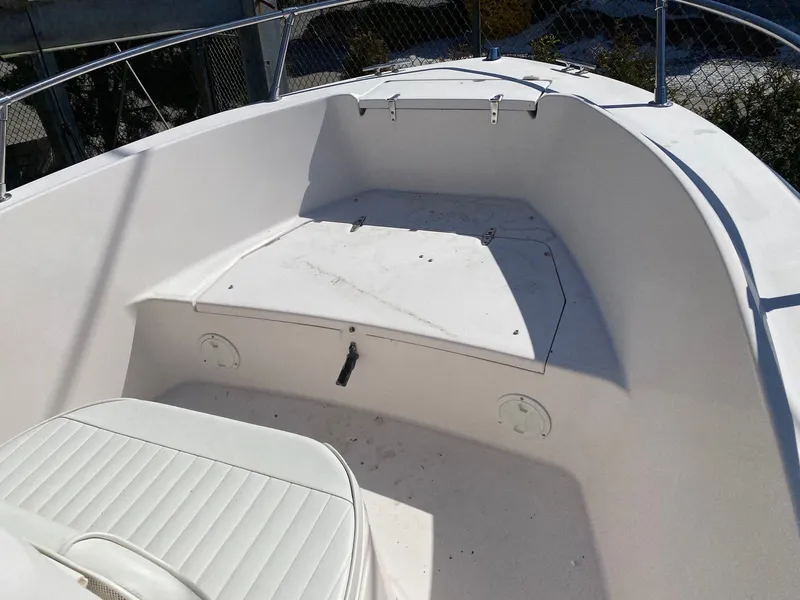 Slide: The Image of Interior of a 2001 Grady-White Sportsman 180 boat. - 4