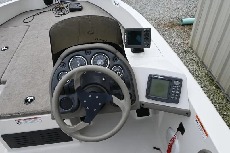 Slide: The Image of 2007 Ranger 1760 Angler boat dashboard with steering wheel and Lowrance electronics. - 10