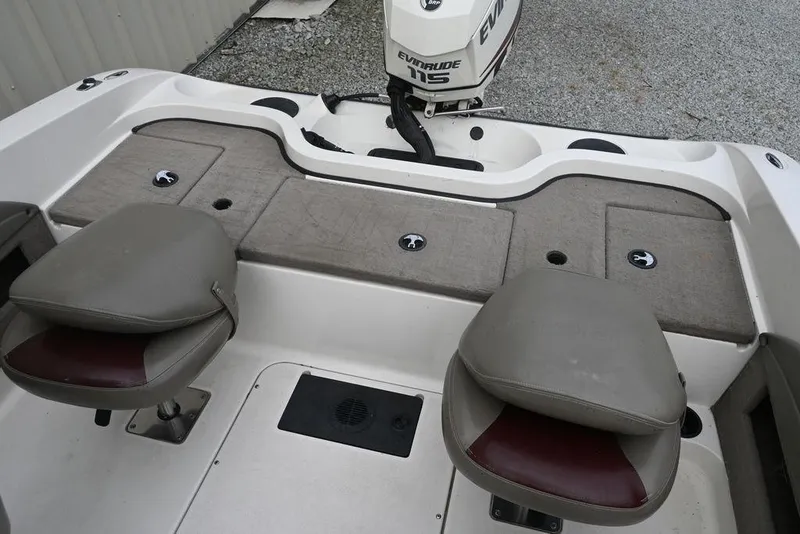 Slide: The Image of 2007 Ranger 1760 Angler boat interior with seating and Evinrude 115 outboard motor. - 7