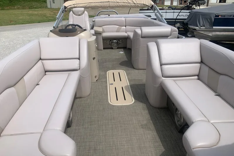 Slide: The Image of 2015 Avalon Windjammer Elite 25' pontoon boat with spacious seating and modern interior. - 4